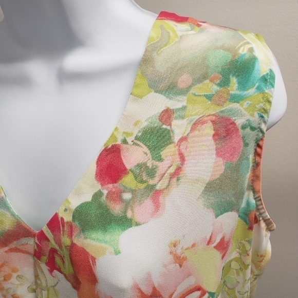 Rose & Olive Floral Sleeveless Top Size Small - Picture 3 of 6